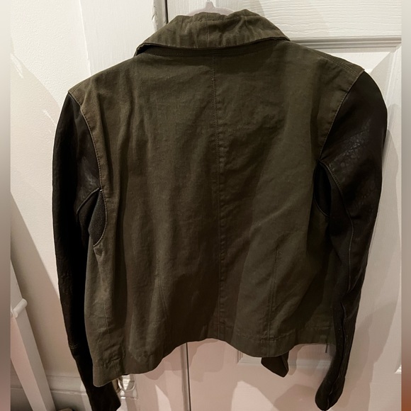 Veda Max Jacket - Picture 5 of 11